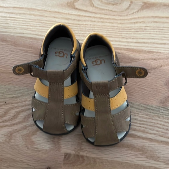 Boys sandals UGG new - Picture 1 of 2